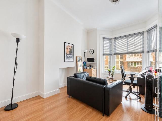 Flat for sale in London Borough of Hammersmith and Fulham, Greater London