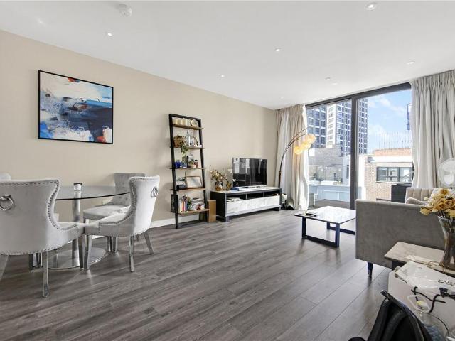 Flat for sale in St. George in the East, Whitechapel