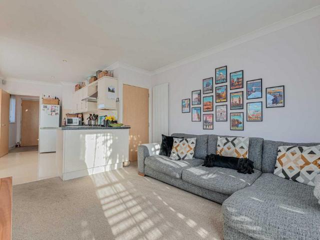 Flat for sale in Alton Barnes, Essex
