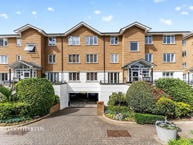 Flat for sale in Battersea, Greater London