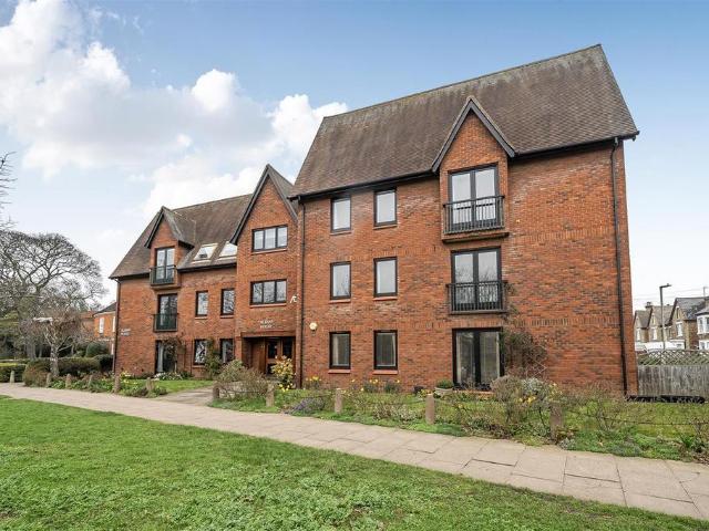 Flat for sale in Castle, Bedford