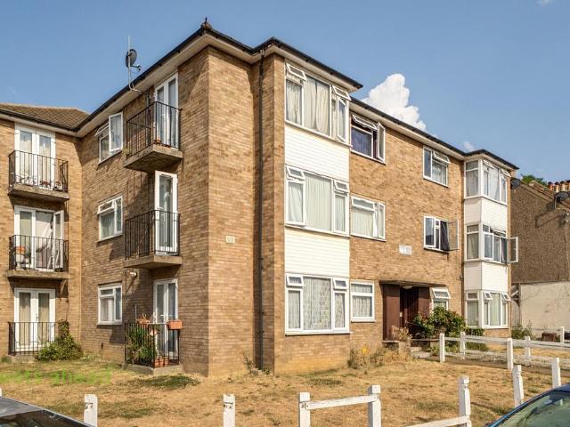Flat for sale in London Borough of Croydon, Thornton Heath