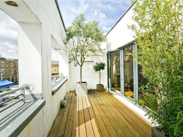 Flat for sale in Dalston, Greater London