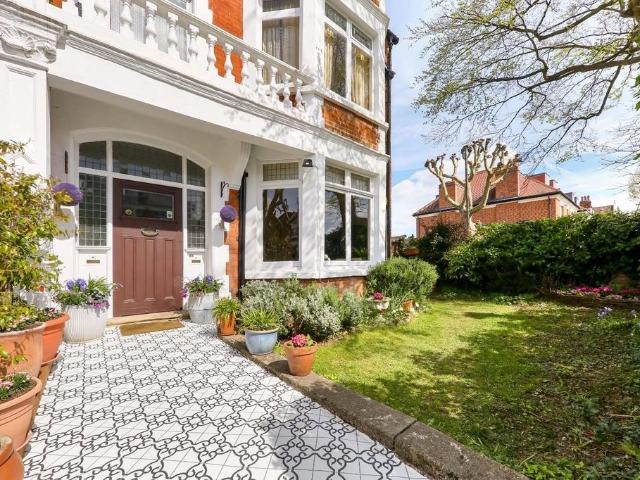 Flat for sale in Putney, Greater London