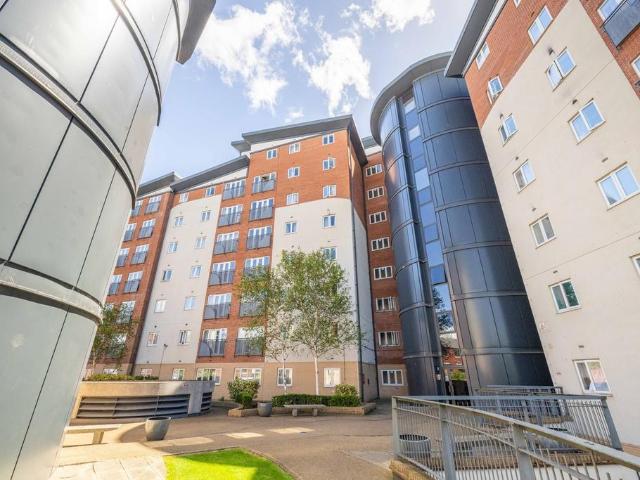 Flat for sale in Slough