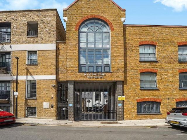 Flat for sale in Limehouse, Greater London