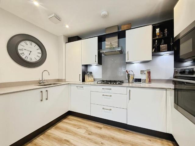 Flat for sale in Buckler's Park, Crowthorne