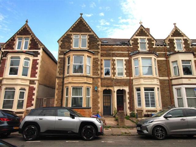 Flat for sale in Plasnewydd, Cardiff