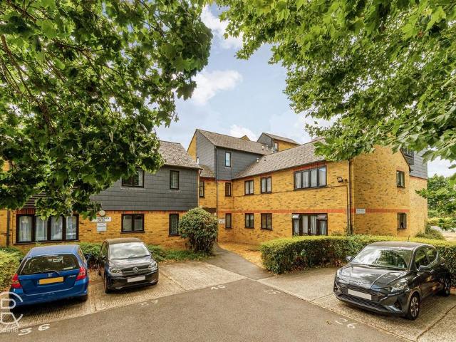 Flat for sale in London Borough of Ealing, Hanwell