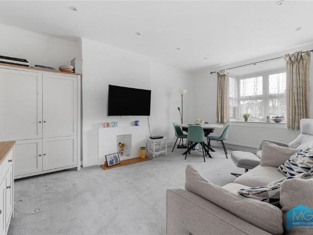 Flat for sale in Finchley, Isle Of Man