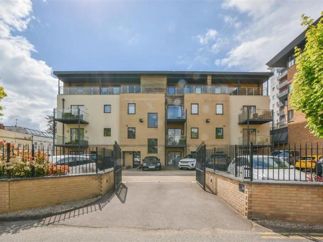 Flat for sale in Navestock Side, Essex