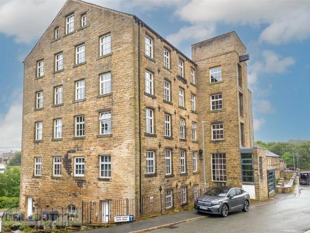 Flat for sale in Meltham, West Yorkshire