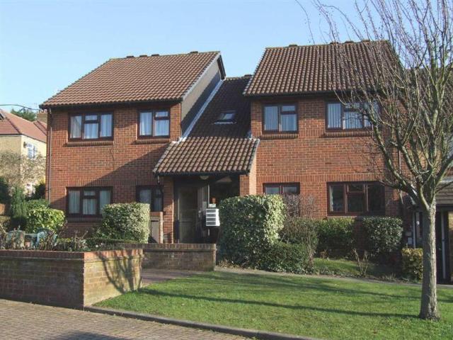 Flat for sale in Lane, Greater London