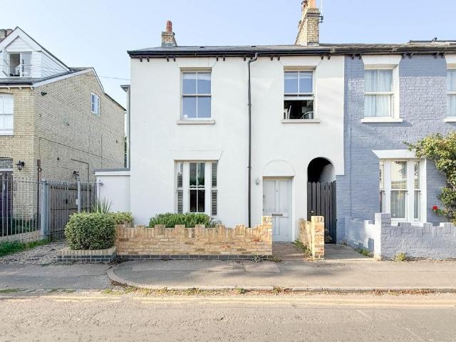 Flat for sale in Arbury, Cambridgeshire