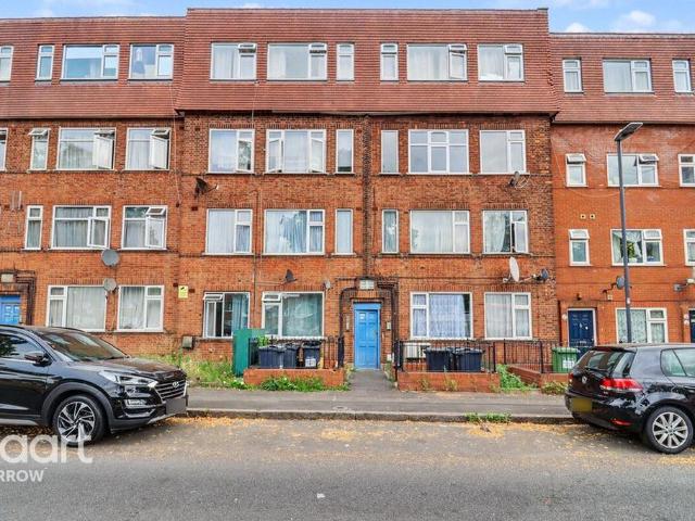 Flat for sale in Kenton, Greater London