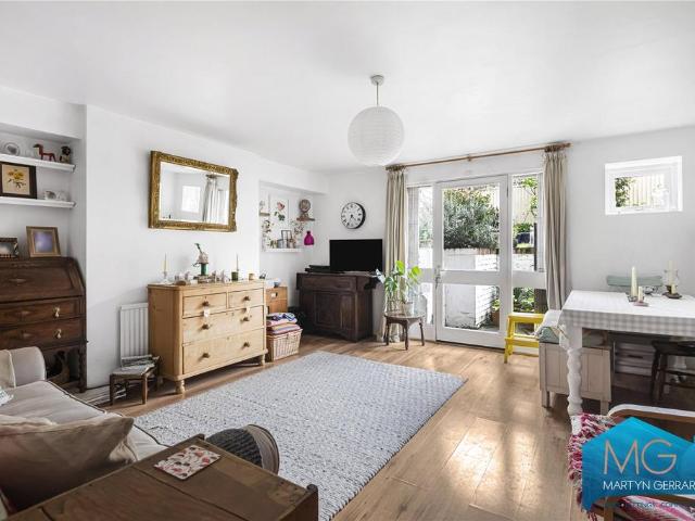 Flat for sale in Tufnell Park, Greater London