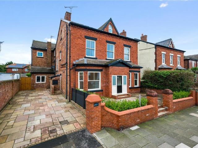 Flat for sale in Ainsdale, Sefton