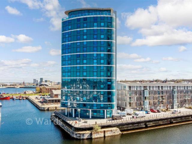 Flat for sale in Brompton, Gillingham