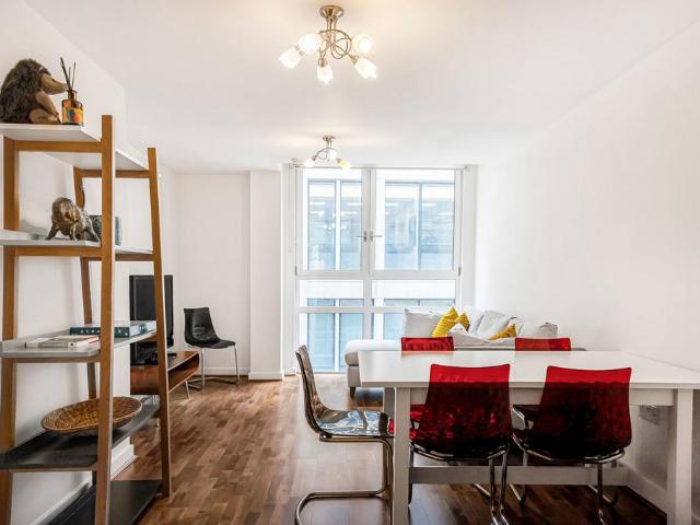 Flat for sale in Finsbury, Greater London