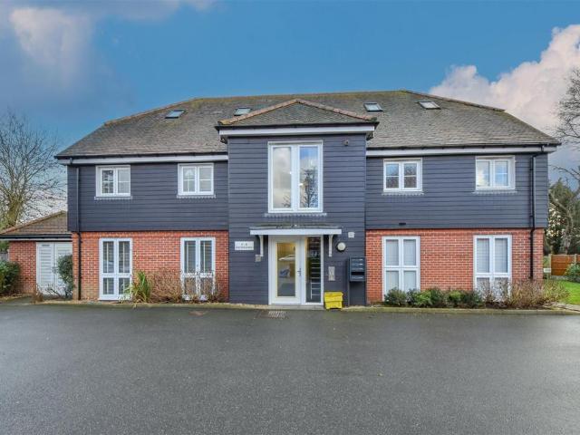 Flat for sale in Navestock Side, Essex
