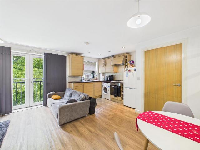 Flat for sale in Elmfield, Leicestershire
