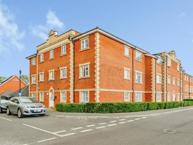 Flat for sale in Red Hill, Surrey