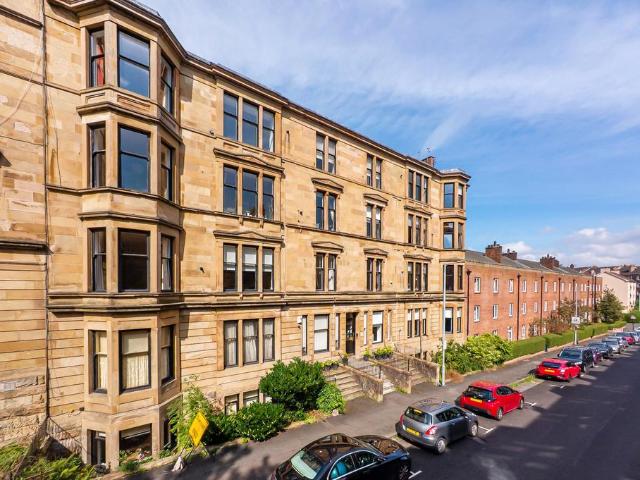 Flat for sale in Hillhead, Scotland