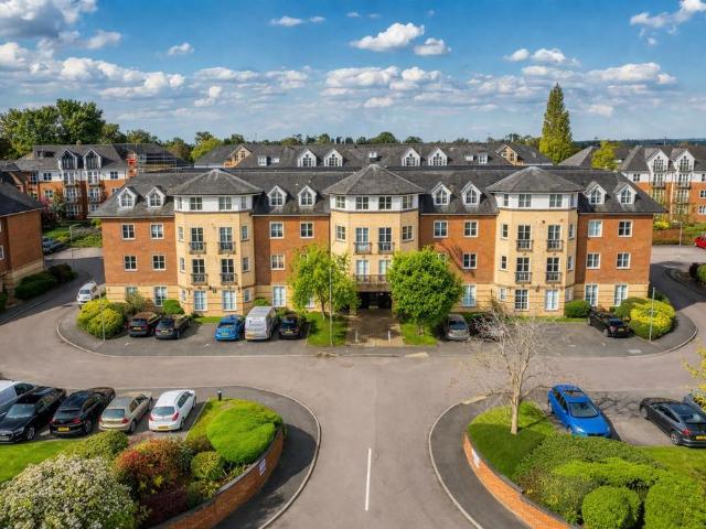 Flat for sale in St Albans, Five Acres