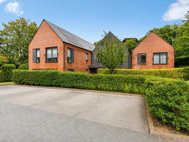 Flat for sale in Fulflood, Hampshire