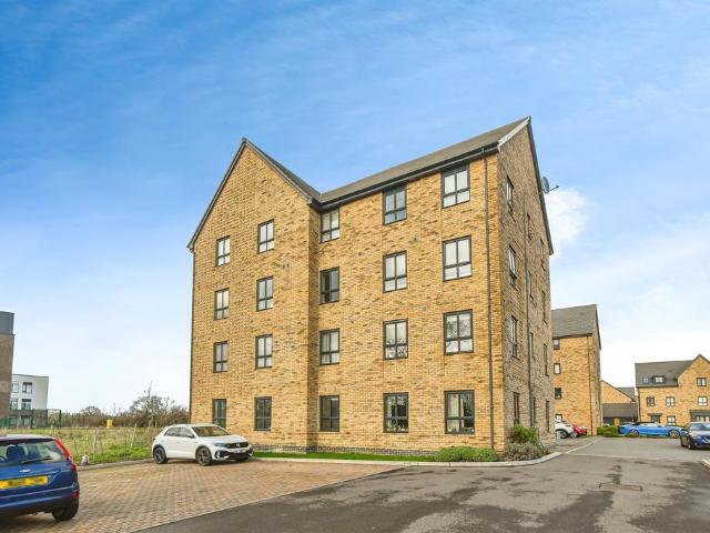 Flat for sale in North Wroughton, Swindon
