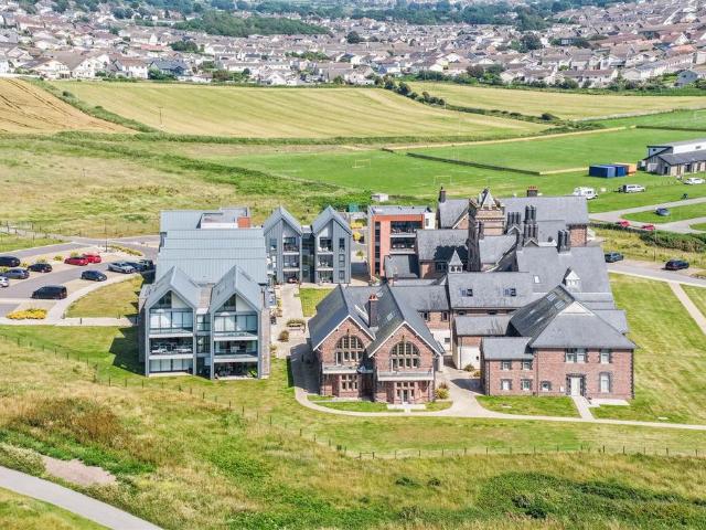 Flat for sale in Porthcawl, Nottage