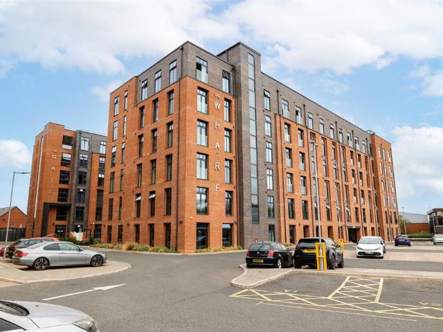 Flat for sale in Elmfield, Leicestershire