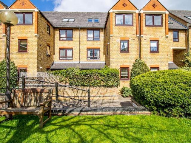 Flat for sale in Arbury, Cambridgeshire