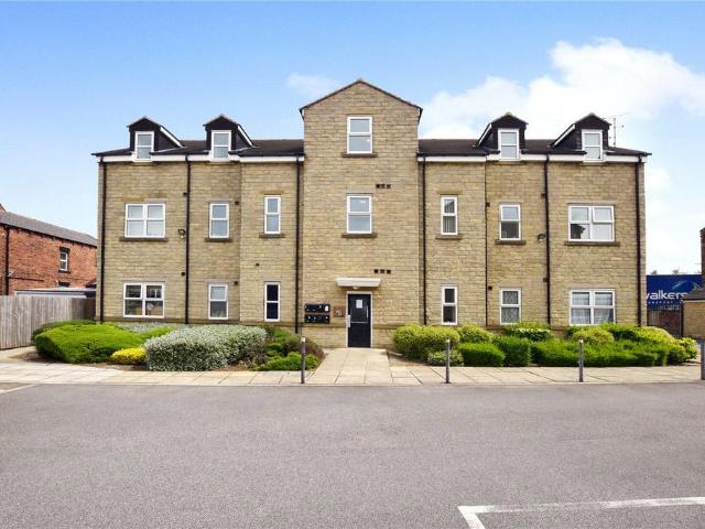 Flat for sale in West Yorkshire