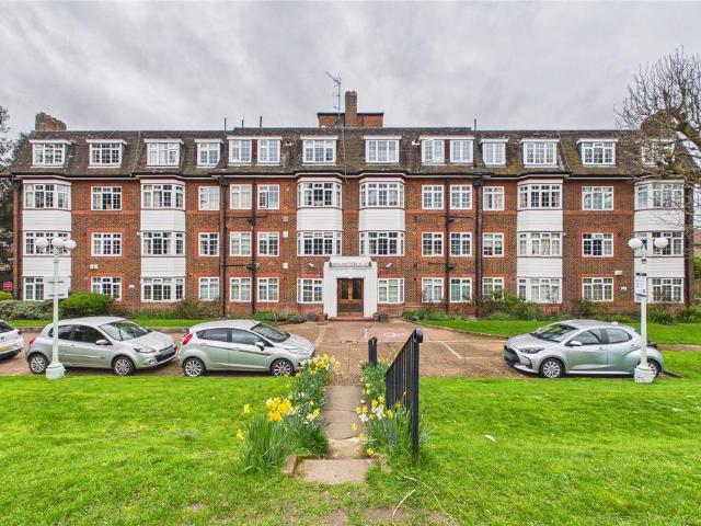 Flat for sale in Herne Hill, Greater London