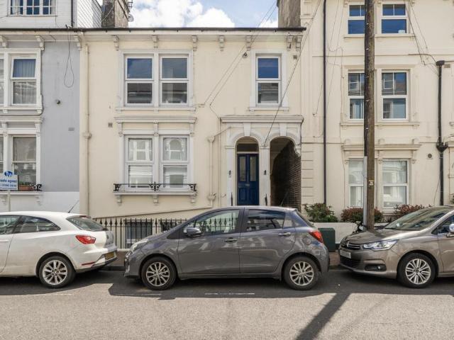 Flat for sale in St James, Sandown Park