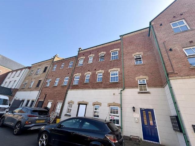Flat for sale in East Wichel, Rodbourne