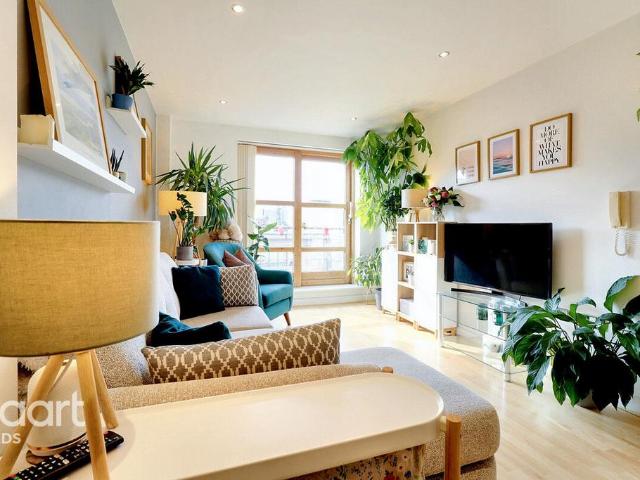 Flat for sale in West Yorkshire