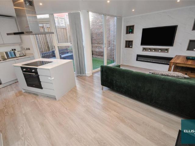 Flat for sale in London Borough of Barnet, Greater London