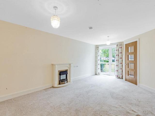 Flat for sale in Ongar, Epping