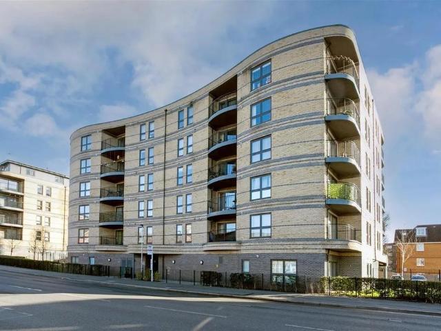 Flat for sale in Slough
