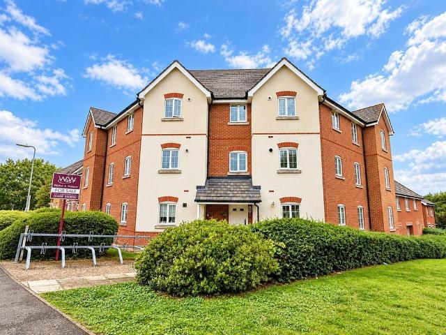Flat for sale in Whiteley, Winchester