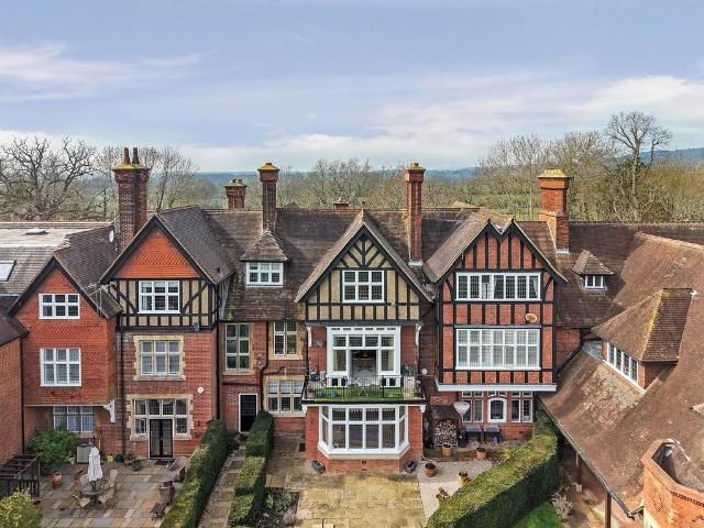 Flat for sale in Four Elms, The Butts