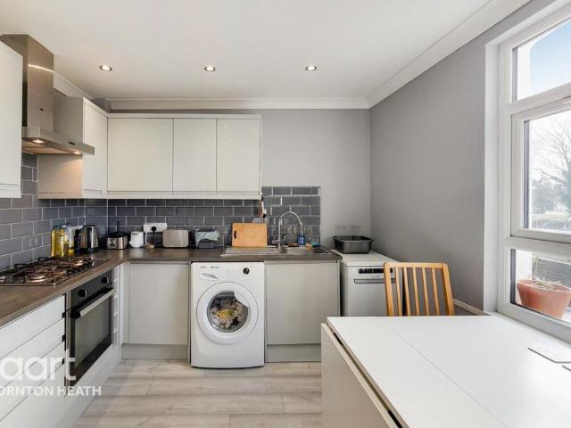 Flat for sale in London Borough of Croydon, Thornton Heath