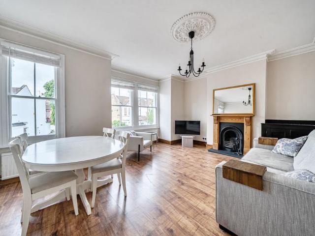 Flat for sale in London Borough of Ealing, Hanwell