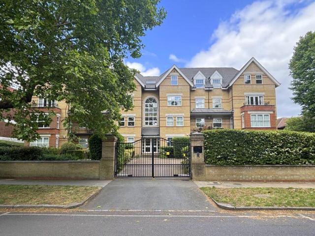 Flat for sale in Beckenham, Greater London