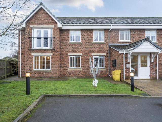Flat for sale in Brayton