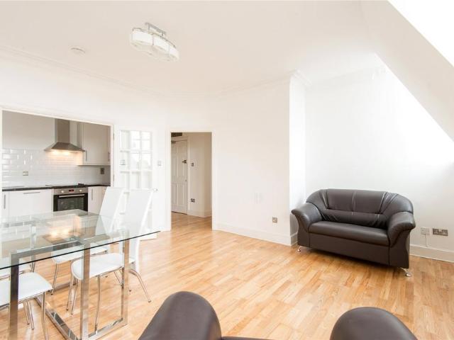 Flat for sale in Hoxton, Greater London