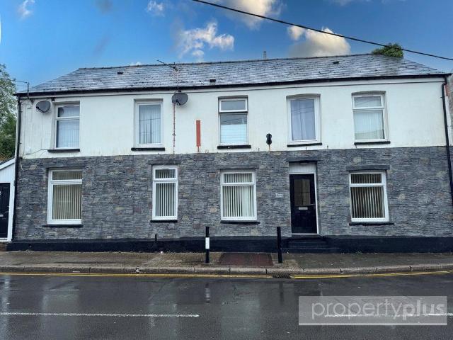 Flat for sale in Tonyrefail, Coedely