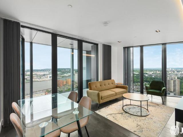 Flat for sale in Isle Of Dogs, Greater London